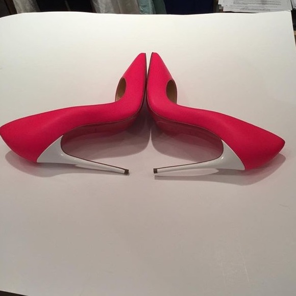 Christian Louboutin So Kate - Picture 3 of 4